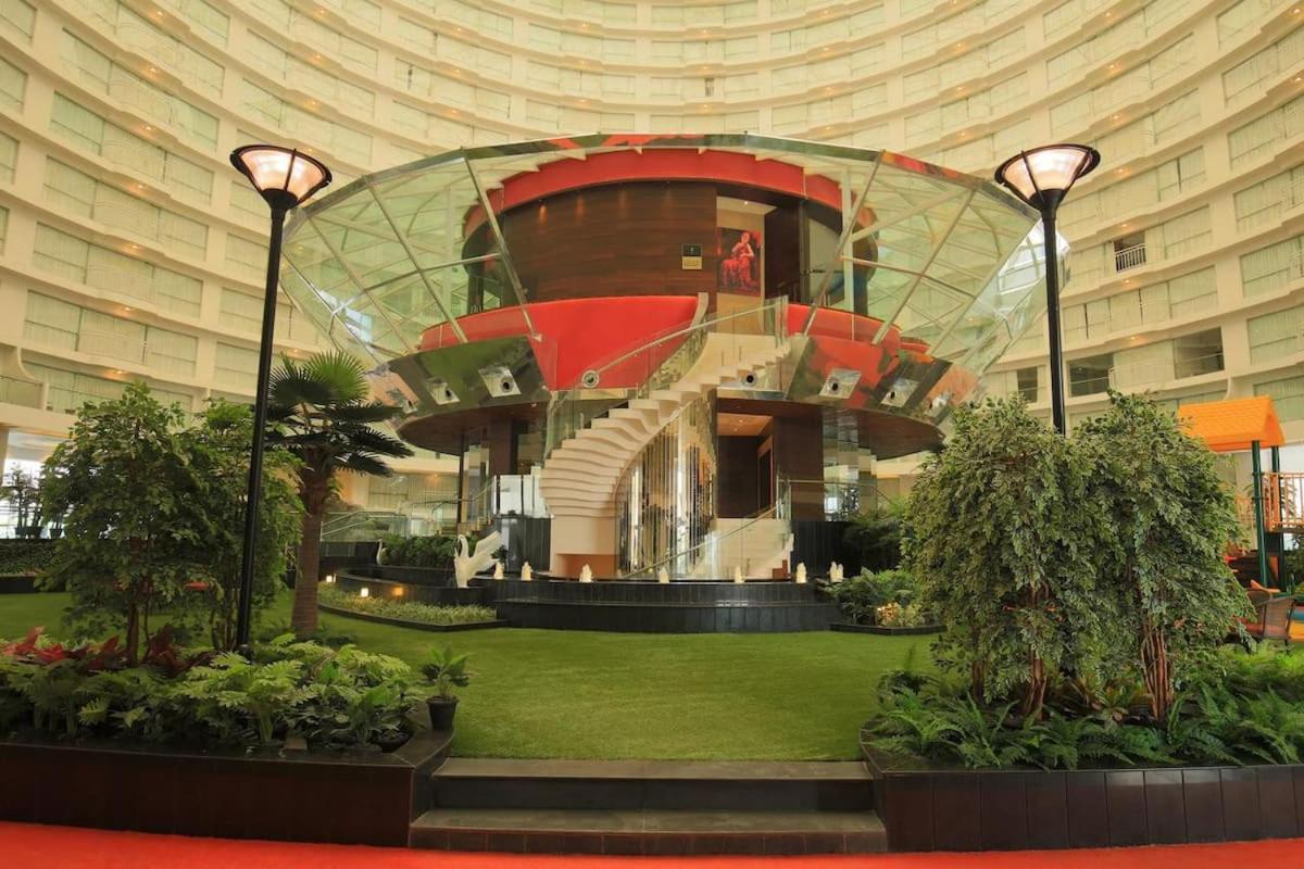 Rajhans Belliza Luxurious Studio Apartment Surat Bagian luar foto