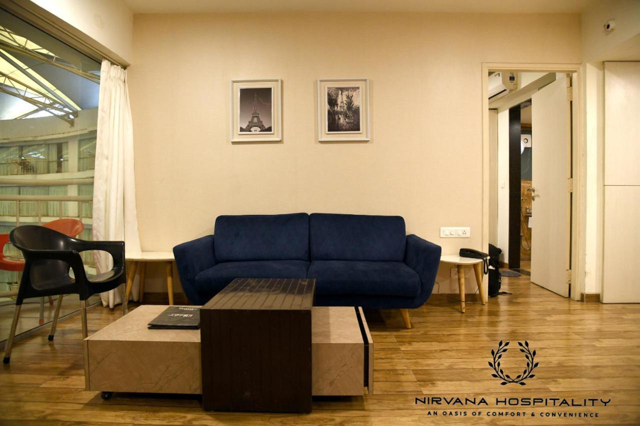 Rajhans Belliza Luxurious Studio Apartment Surat Bagian luar foto