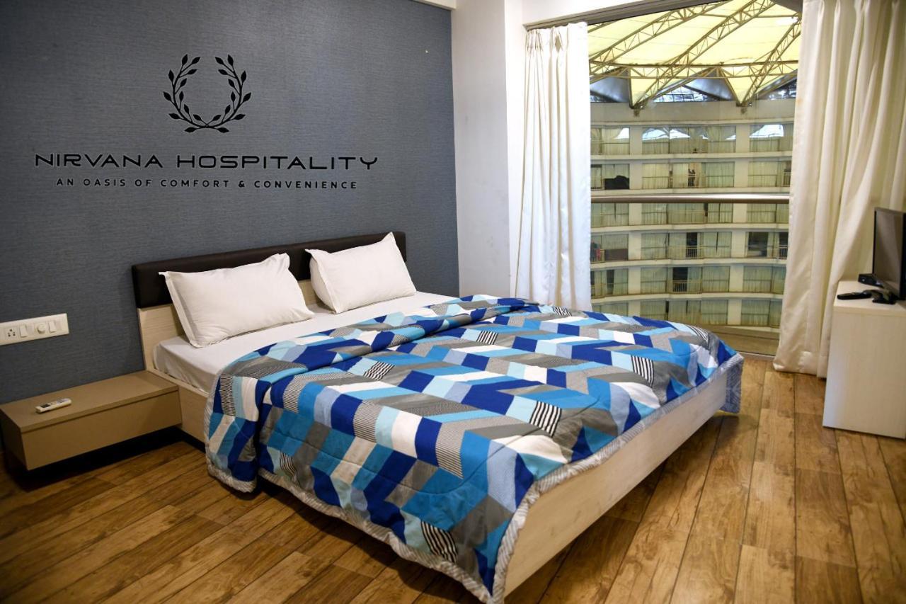 Rajhans Belliza Luxurious Studio Apartment Surat Bagian luar foto
