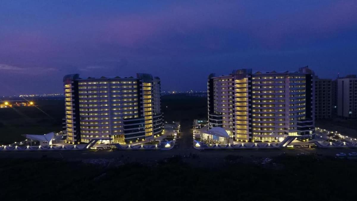 Rajhans Belliza Luxurious Studio Apartment Surat Bagian luar foto