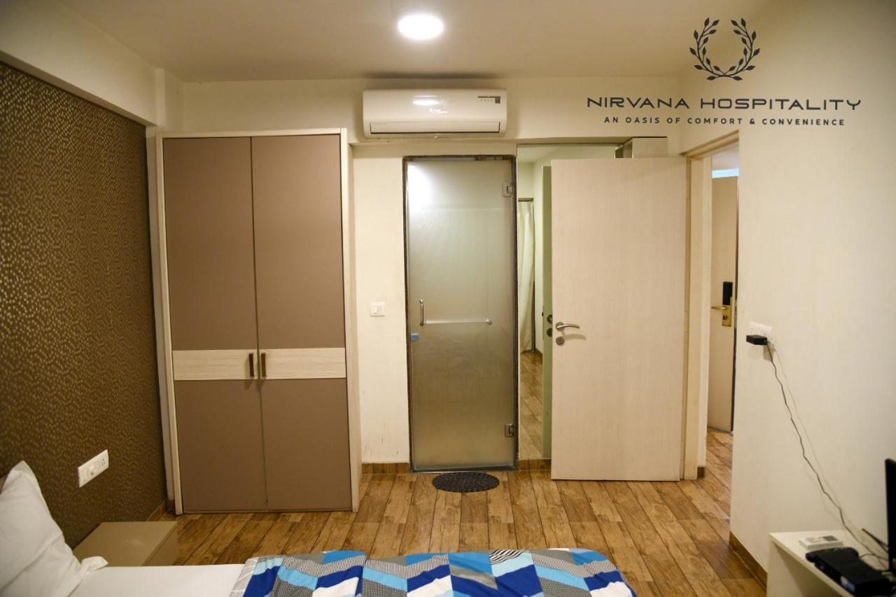 Rajhans Belliza Luxurious Studio Apartment Surat Bagian luar foto