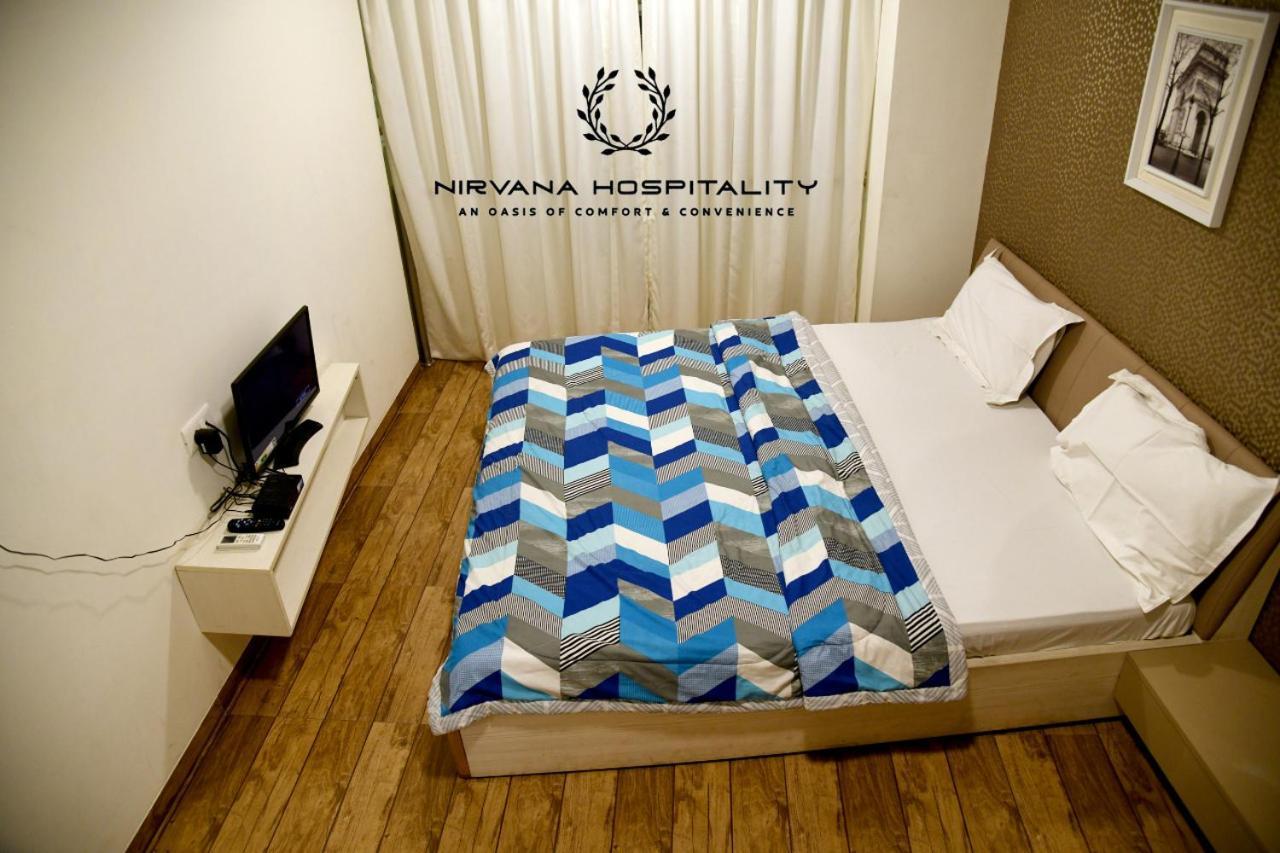 Rajhans Belliza Luxurious Studio Apartment Surat Bagian luar foto