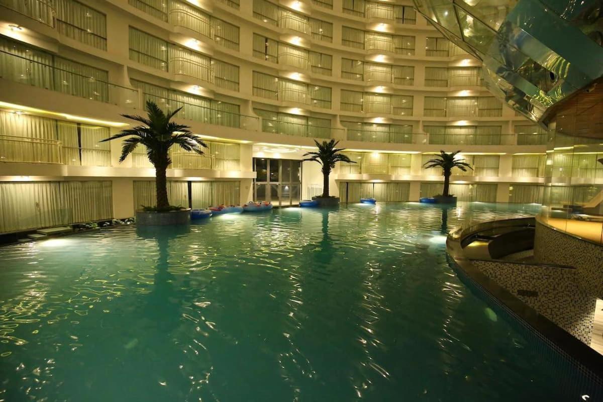 Rajhans Belliza Luxurious Studio Apartment Surat Bagian luar foto