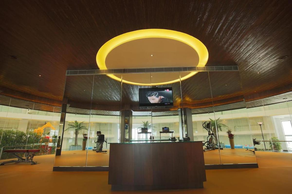 Rajhans Belliza Luxurious Studio Apartment Surat Bagian luar foto