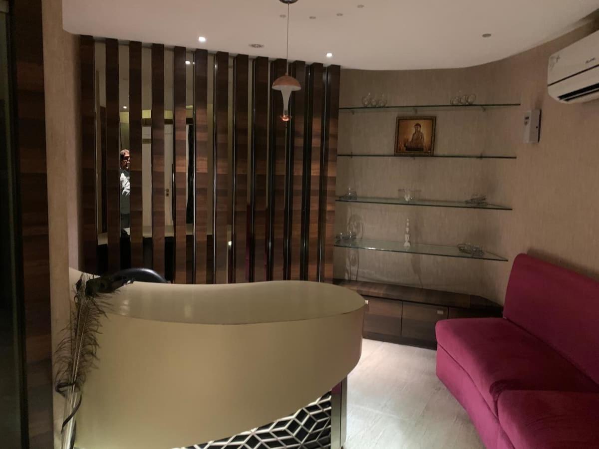Rajhans Belliza Luxurious Studio Apartment Surat Bagian luar foto